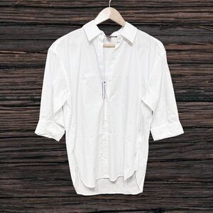 Gloria Vanderbilt Classic White Button-Up Shirt NWT